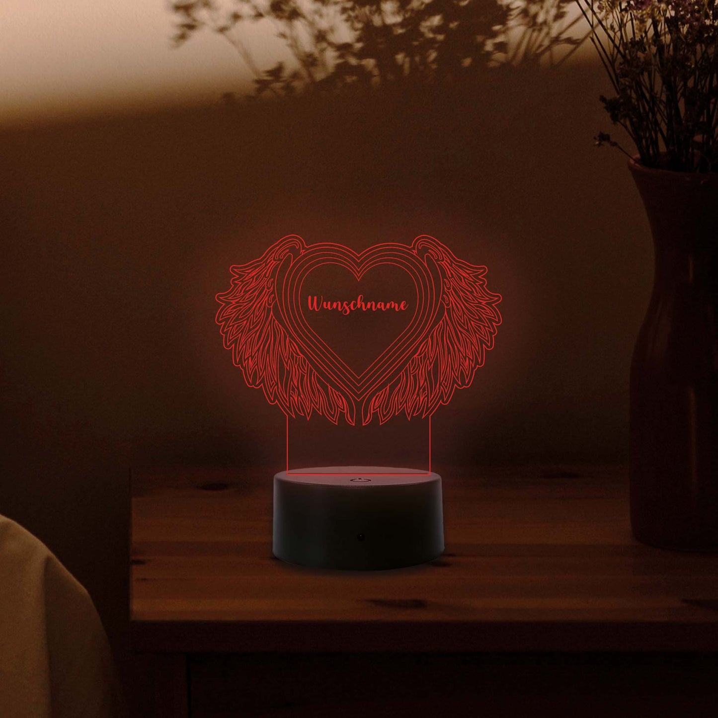 INDIGOS UG - 3D LED Nachttischlampe - Herz mit Flügeln - personalisiert mit Wunschname - Touch-Nachtlicht - individuell mit Wunschtext - Illusion, Geschenk - Weihnachten Geburtstag
